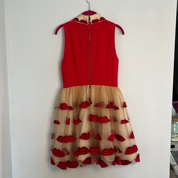Alice + Olivia “Pout Lips” Dress 4 - Picture 6 of 6